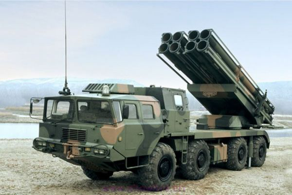 中国新型火箭炮亮相防务展，外贸版精度可达30米之内！