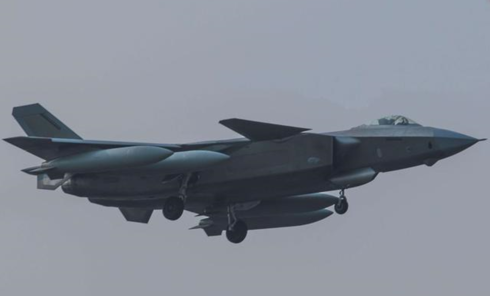 苏30性能优异，中国也有装备，可为何该机一直未能成为空军主力？