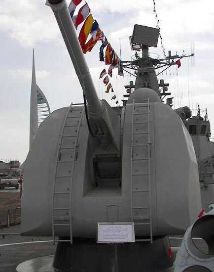 《红海行动》中054A护卫舰主炮主要是用来防空的：射速令人咋舌