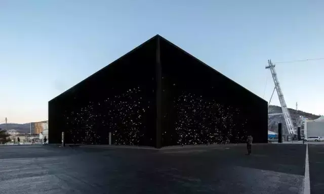 “全宇宙都是韩国的斯密达”，韩国冬奥会这个建筑难道是表达这个