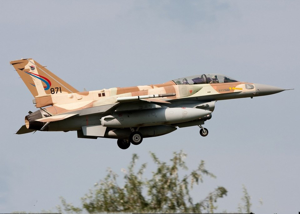 最新消息！以色列一架F-16战机被叙利亚击落，飞行员跳伞逃生