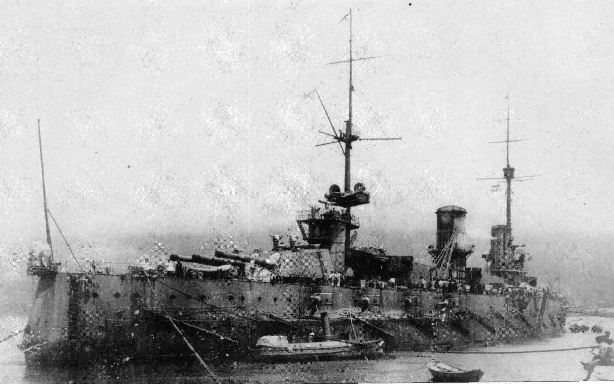 俄罗斯最悲惨的战列舰：国灭舰毁，主炮被敌人拆下打自己人