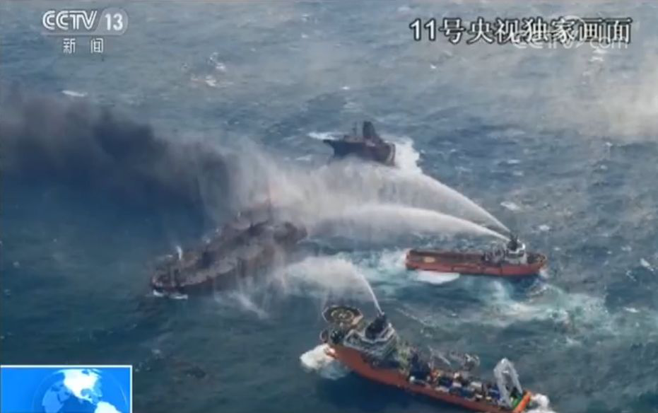 长江口油轮起火数日，13万吨凝析油不停爆炸，专家建议直接击沉！