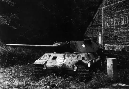 抓住就枪毙，阿登反击战中涂上美军标志的的德国黑豹坦克