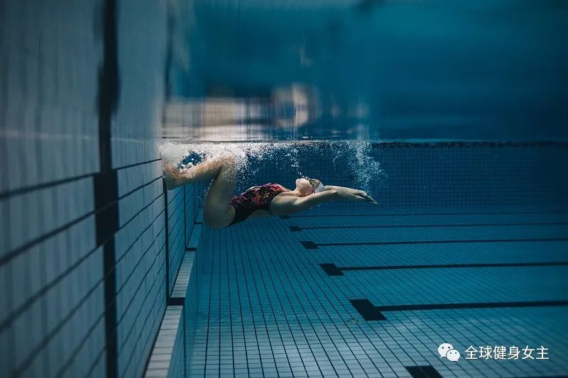 想要清凉健身，游泳或许不错，游泳的健身原理你知道么？