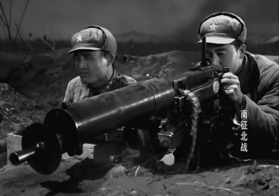 看看上世纪50年代的战争片怎样拍？解放军亲自上，机枪全是真家伙