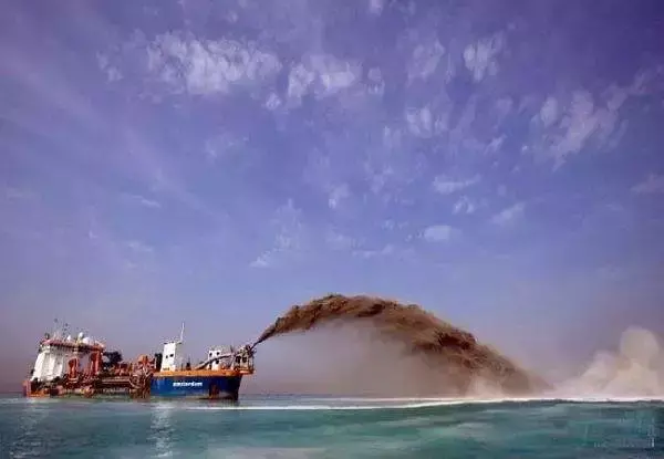 中国下水亚洲第一挖泥船，可直接移山填海，把海洋变为陆地