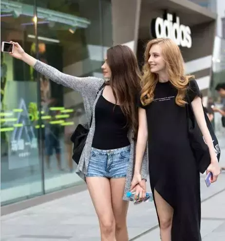 厉害了！在中国竟能用手机租女友？