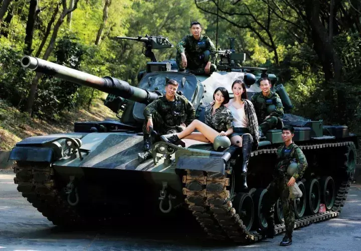 台湾主力坦克已年过半百，欲求美国升级战斗力，注定只能挨宰