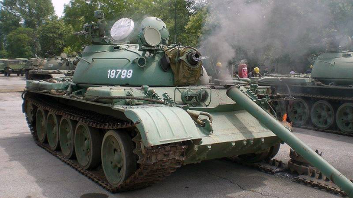 别看T-54和T-55长得一样，两者可不是一回事，专门打核大战的坦克