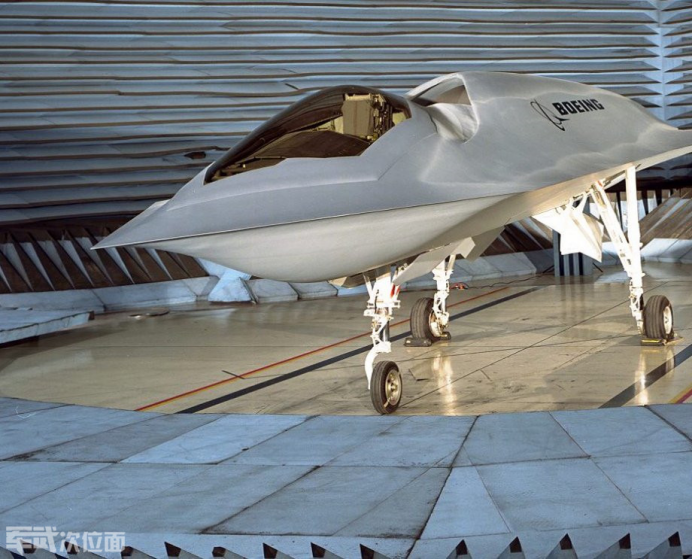 美国研制过的最神秘飞机，F-22和它比弱爆了，简直就是外星飞船