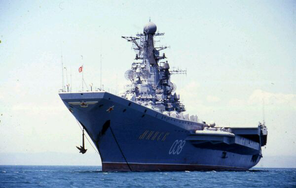 苏联成功研制出弹射器，由于派系之争没上航母，海军司令痛心疾首