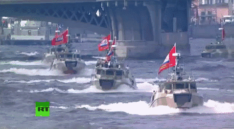 中国海军是去砸场子的吗？俄国海军阅兵052D和054A成功抢镜