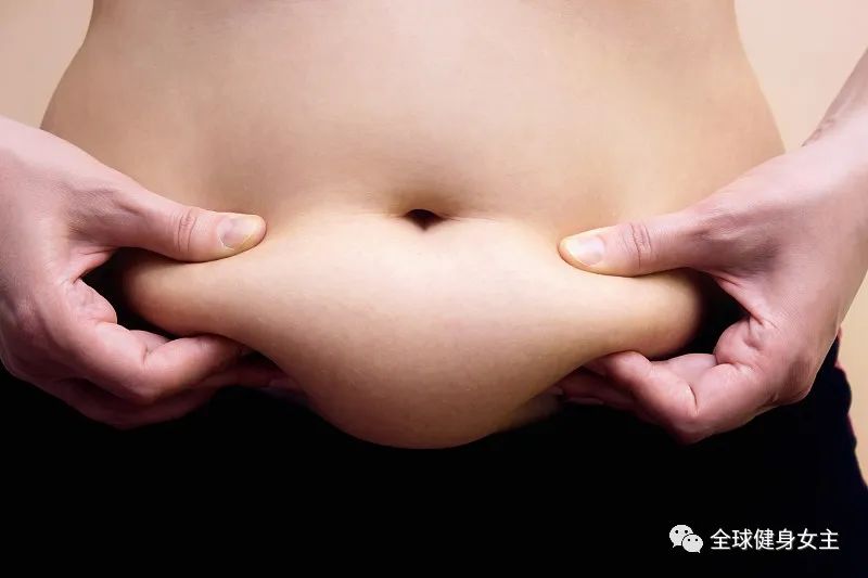 平坦的腹部如何才能拥有？多个方法一起做，助你获得理想腹部