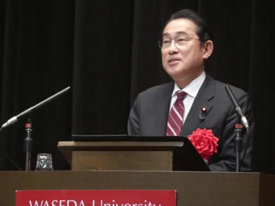 岸田在早稻田大学演讲时表达访华意愿。图源：GJ