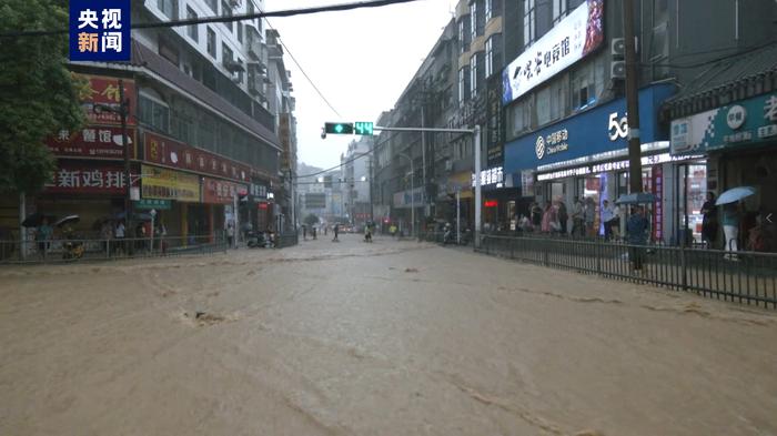 湖南湘西遭遇特大暴雨 多地出现大规模城镇内涝
