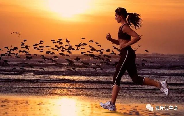 人到老年，一定要进行锻炼，跑步就是一种非常适合的运动