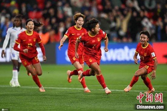 亚洲冠军死磕欧洲冠军，中国女足需放手一搏