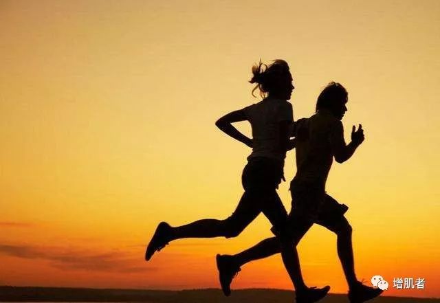 ​跑步也是一门学问，找准核心稳当发力，让你越跑越轻松