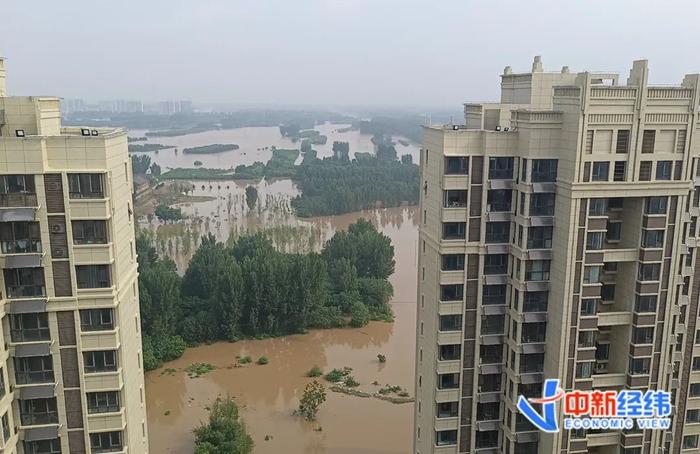 亲历涿州洪水：蛋糕、皮艇和被“打爆”的手机