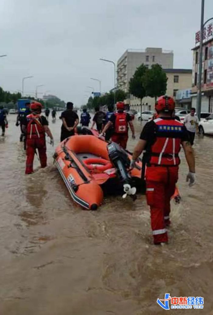 ▲广饶雷霆应急救援队参与救援现场。来源：受访者供图