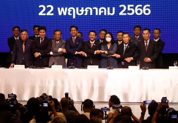 当地时间2023年5月22日，泰国8个政党就组建联合政府签署谅解备忘录。图/IC Photo