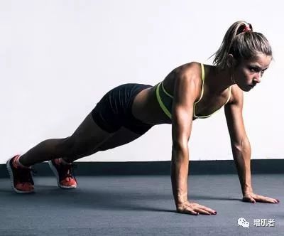 核心锻炼优点多不胜数，4个动作，强化核心练出腹肌