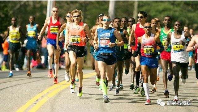 百米冲刺和马拉松运动员体型差异在哪，真的要放弃无氧训练 ？