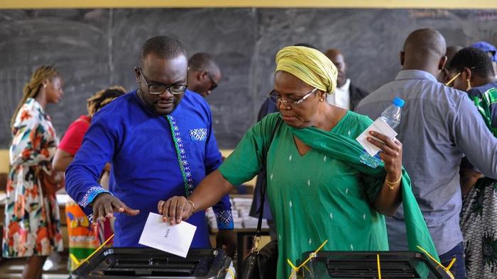 当地时间2023年8月26日，加蓬首都利伯维尔，加蓬举行总统、立法及地方选举，选民参与投票。IC 图