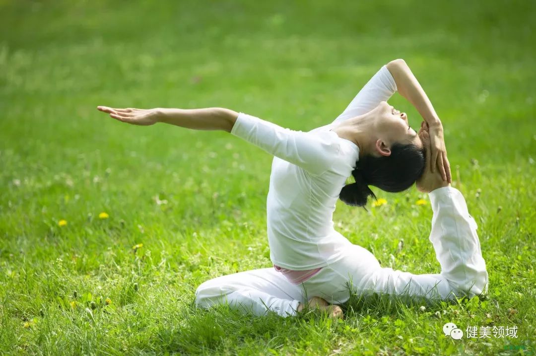 瑜伽新手必看！做瑜伽时很难保持身体平衡，几个技巧让你稳如老手