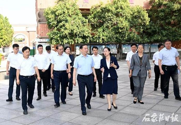 9月4日，河北省委常委、石家庄市委书记张超超调研检查教育工作并看望慰问教师和教育工作者。