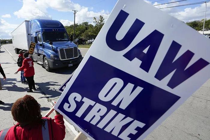 美国汽车工人罢工不停：涨薪是次要的