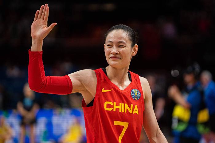 女篮队长杨力维：当选旗手“惊喜、荣幸、激动”