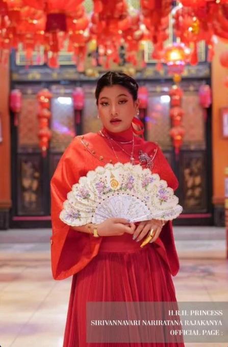 · 今年春节，希里婉瓦丽公主身穿中国服饰拜年。