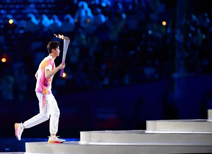 · 汪顺本届亚运会开幕式上准备点燃主火炬。