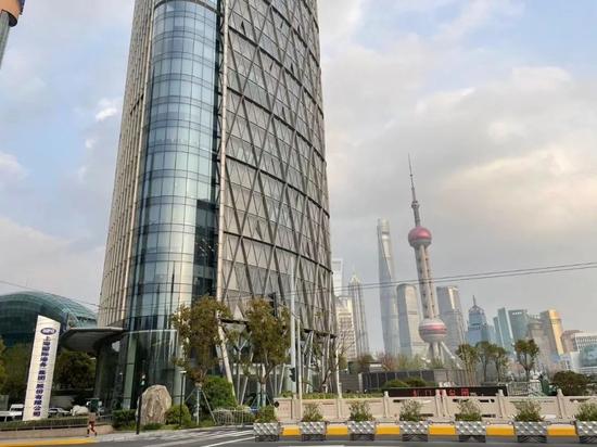 ·上港集团办公大楼，位于上海北外滩。