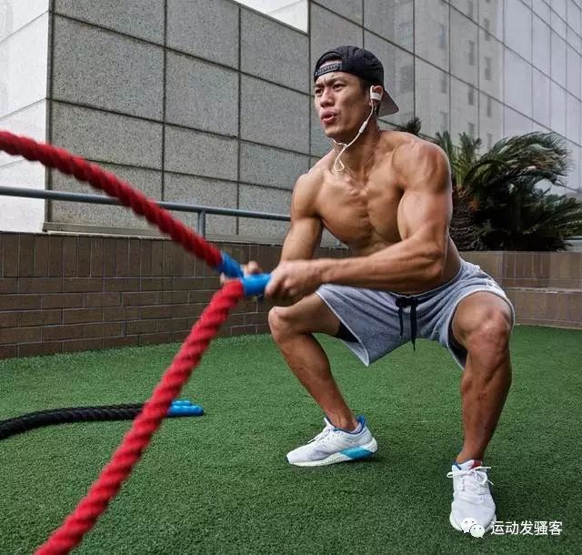 华裔小伙劲爆的身材横扫欧美健身圈，谁说黄种人体格不行？
