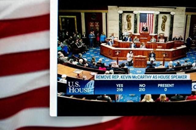 这是10月3日拍摄的美国华盛顿国会众议院投票罢免共和党籍众议长麦卡锡的直播画面。新华社记者刘杰摄