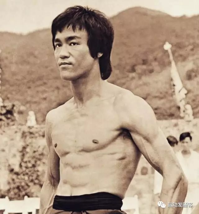 李小龙把中国功夫传扬世界，可他的肌肉身材让人难以忘怀