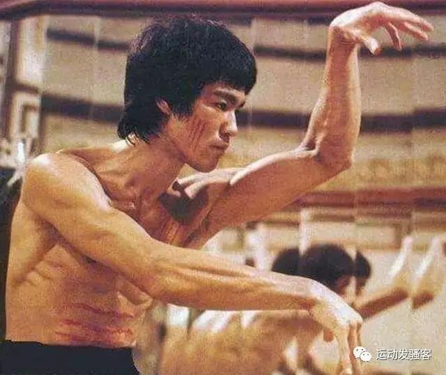 李小龙把中国功夫传扬世界，可他的肌肉身材让人难以忘怀