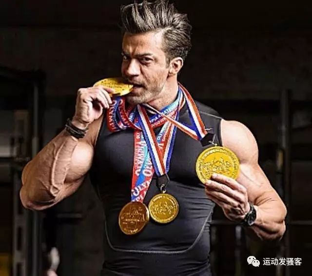 俄罗斯健体小哥，用6年打造自己完美身材，如今奖牌拿到手软