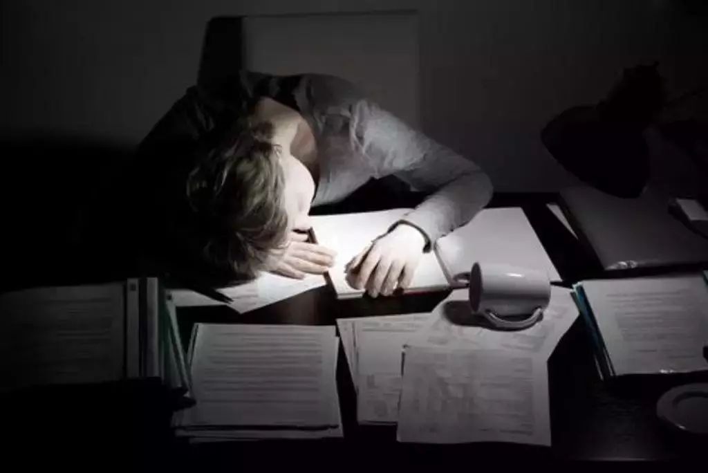 熬夜会对身体造成这些伤害，我们该如何避免熬夜呢？