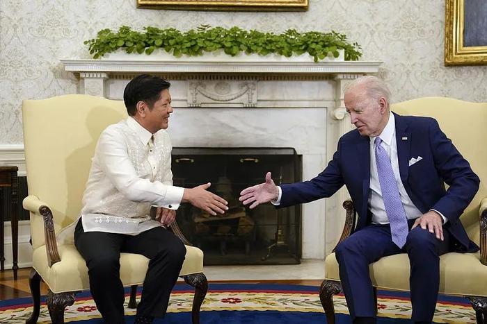 5月1日，美国总统拜登在白宫会见菲律宾总统马科斯。图源：视觉中国