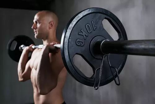 男人强壮的标志——肱二头肌，训练肱二头肌的5大重点