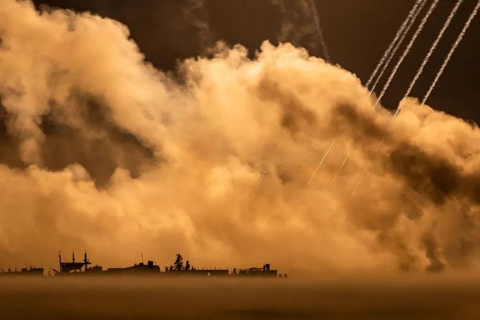 11月2日夜晚，以色列轰炸了加沙地带 图/视觉中国
