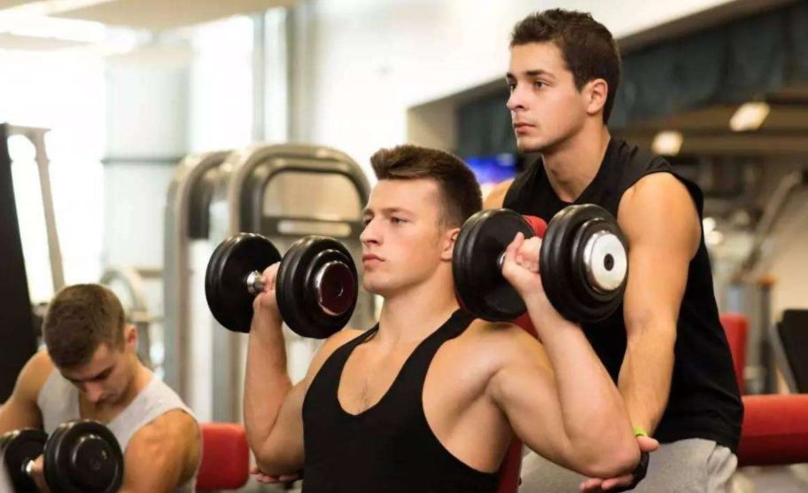 健身有规律的人与有空才健身的人比，2者肌肉差别有多大？