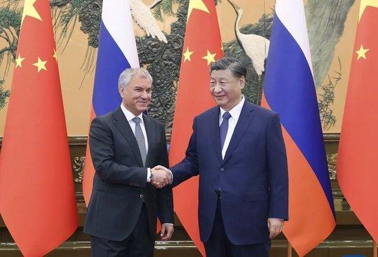 ·11月22日下午，国家主席习近平在北京人民大会堂会见俄罗斯国家杜马主席沃洛金。图源：新华社。
