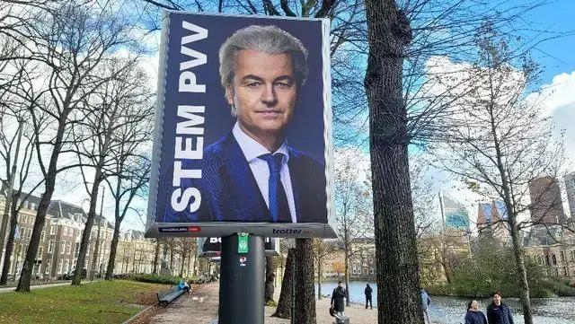 这是11月15日在荷兰海牙市拍摄的一幅荷兰极右翼自由党领导人海尔特·维尔德斯的竞选宣传画。新华社记者王湘江摄