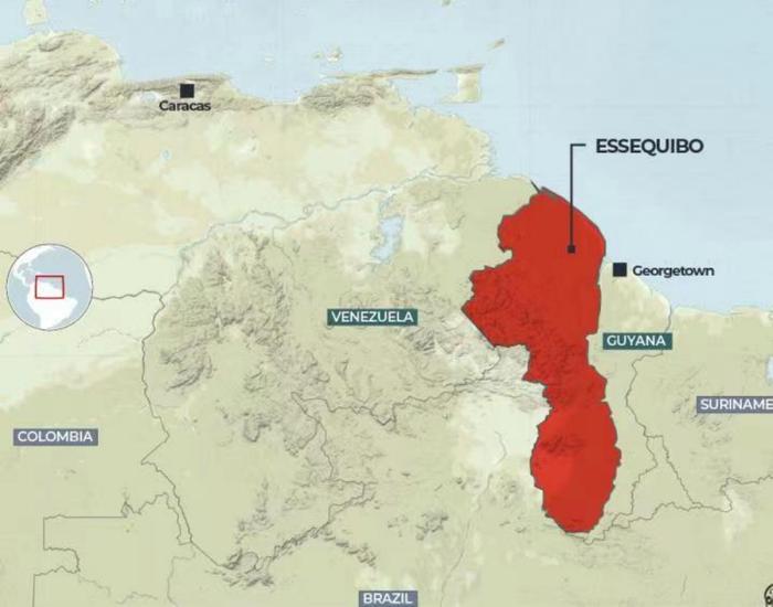 图中红色为埃塞奎博河地区，目前由圭亚那实际控制，而委内瑞拉声索主权