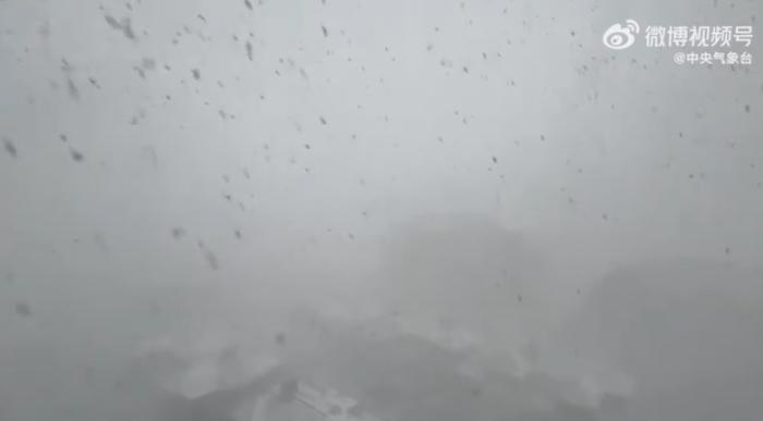 塔克拉玛干沙漠下雪了！“王炸”级寒潮来袭，广东网友：一夜短袖变羽绒服